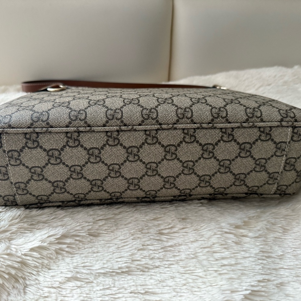 Gucci Emblem medium shoulder bag - Picture 4 of 7